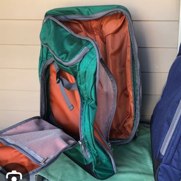 Stylish Limited Edition Emerald Travel Bag - Picture 11 of 11